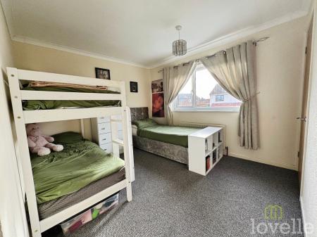 3 bedroom Terraced House for sale in Heapham Road, Gainsborough, DN21