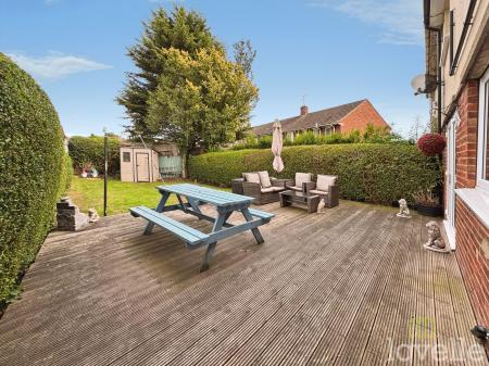 3 bedroom Terraced House for sale in Heapham Road, Gainsborough, DN21