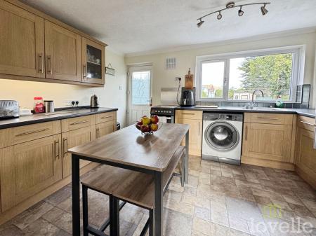 3 bedroom Terraced House for sale in Heapham Road, Gainsborough, DN21