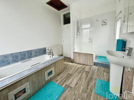 2 bedroom Semi-detached house for sale in Ropery Road, Gainsborough, DN21