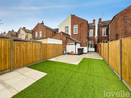 2 bedroom Semi-detached house for sale in Ropery Road, Gainsborough, DN21