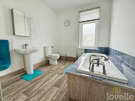 2 bedroom Semi-detached house for sale in Ropery Road, Gainsborough, DN21