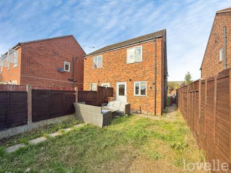2 bedroom Semi-detached house for sale in Temple Road, Scunthorpe, DN17
