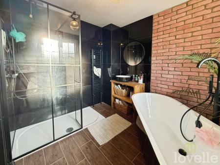 4 bedroom Terraced House for sale in Theaker Avenue, Gainsborough, DN21