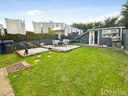 4 bedroom Terraced House for sale in Theaker Avenue, Gainsborough, DN21