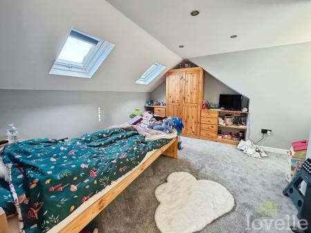 4 bedroom Terraced House for sale in Theaker Avenue, Gainsborough, DN21