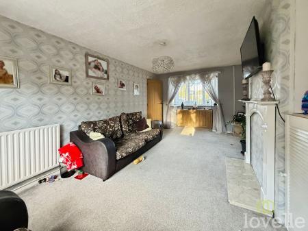4 bedroom Terraced House for sale in Theaker Avenue, Gainsborough, DN21