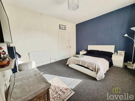 3 bedroom Terraced House for sale in Charles Street, Gainsborough, DN21