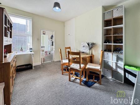 3 bedroom Terraced House for sale in Charles Street, Gainsborough, DN21