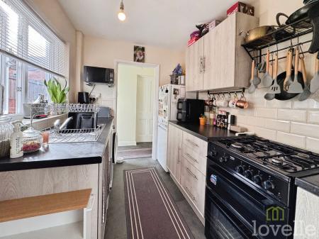 3 bedroom Terraced House for sale in Charles Street, Gainsborough, DN21