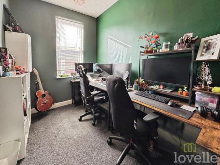 3 bedroom Terraced House for sale in Charles Street, Gainsborough, DN21