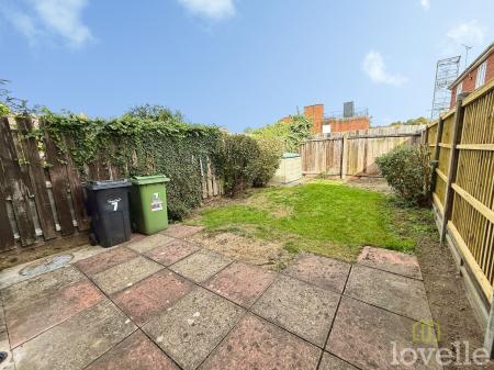 2 bedroom Semi-detached house for sale in Henley Court, Gainsborough, DN21