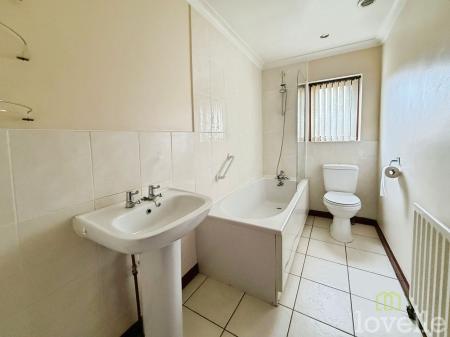 2 bedroom Semi-detached house for sale in Henley Court, Gainsborough, DN21