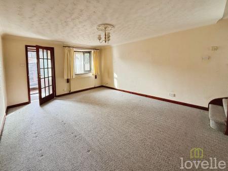 2 bedroom Semi-detached house for sale in Henley Court, Gainsborough, DN21