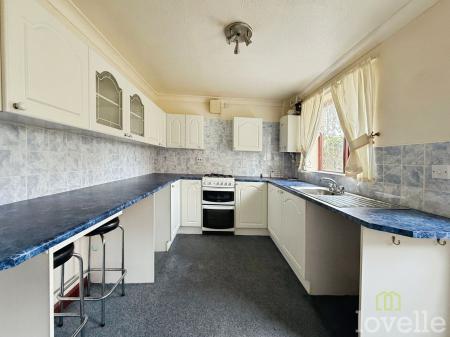 2 bedroom Semi-detached house for sale in Henley Court, Gainsborough, DN21