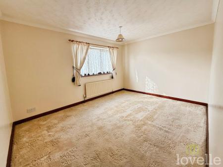 2 bedroom Semi-detached house for sale in Henley Court, Gainsborough, DN21