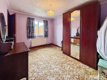 2 bedroom Semi-detached house for sale in Elizabeth Close, Gainsborough, DN21