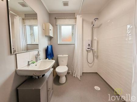 2 bedroom Semi-detached house for sale in Elizabeth Close, Gainsborough, DN21