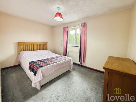 2 bedroom Semi-detached house for sale in Elizabeth Close, Gainsborough, DN21