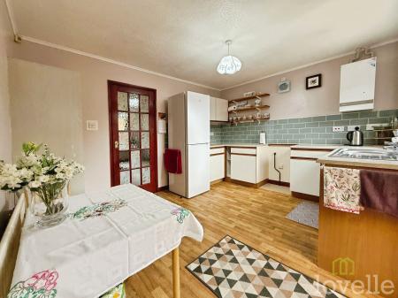 2 bedroom Semi-detached house for sale in Elizabeth Close, Gainsborough, DN21
