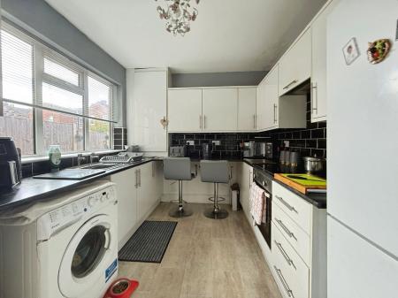 2 bedroom Semi-detached house for sale in Ropery Road, Gainsborough, DN21