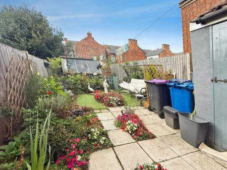 2 bedroom Semi-detached house for sale in Ropery Road, Gainsborough, DN21