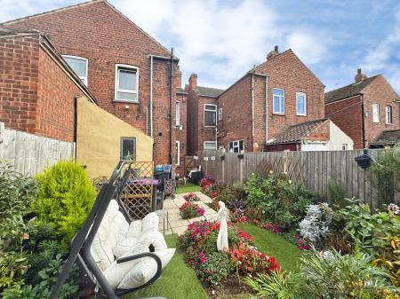 2 bedroom Semi-detached house for sale in Ropery Road, Gainsborough, DN21