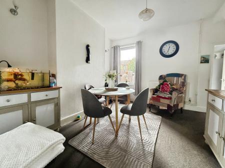 2 bedroom Semi-detached house for sale in Ropery Road, Gainsborough, DN21