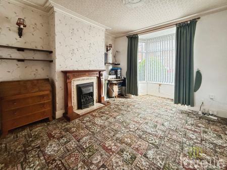 3 bedroom Terraced House for sale in Drake Street, Gainsborough, DN21