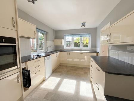 3 bedroom Detached bungalow for sale in Brook Street, Hemswell, DN21