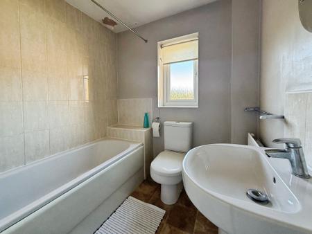 2 bedroom Terraced House to let in Sunningdale Way, Gainsborough, DN21