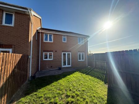 2 bedroom Terraced House to let in Sunningdale Way, Gainsborough, DN21