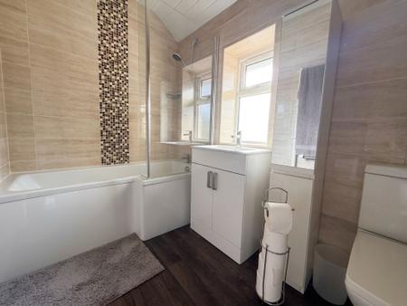 3 bedroom Terraced House for sale in Eastern Avenue, Gainsborough, DN21