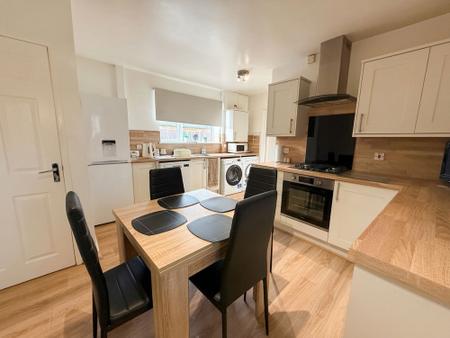 3 bedroom Terraced House for sale in Eastern Avenue, Gainsborough, DN21