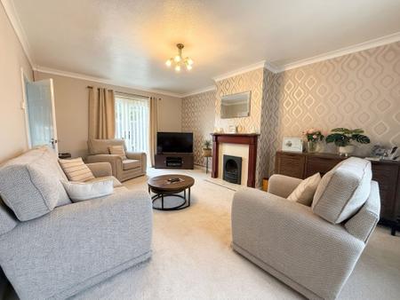 3 bedroom Terraced House for sale in Eastern Avenue, Gainsborough, DN21