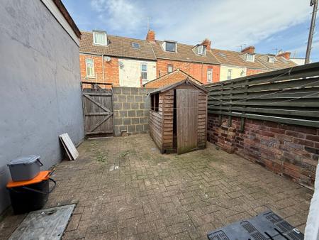 2 bedroom Terraced House to let in Clinton Terrace, Gainsborough, DN21