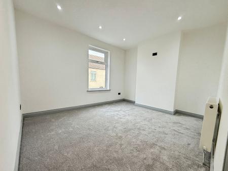 3 bedroom End of terrace house to let in Portland Terrace, Gainsborough, DN21