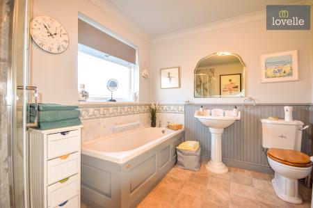 4 bedroom Detached house for sale in Andrews Close, Louth, LN11