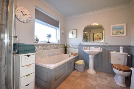 4 bedroom Detached house for sale in Andrews Close, Louth, LN11