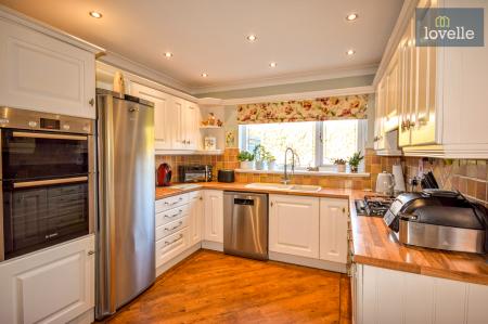 4 bedroom Detached house for sale in Andrews Close, Louth, LN11