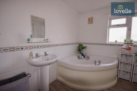 4 bedroom Detached house for sale in Brackenborough Road, Louth, LN11