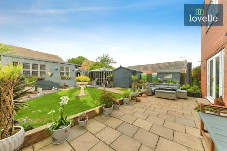 4 bedroom Detached house for sale in Brackenborough Road, Louth, LN11