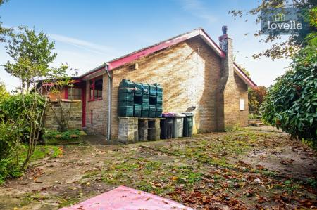 3 bedroom Detached bungalow for sale in Church End, North Somercotes, LN11
