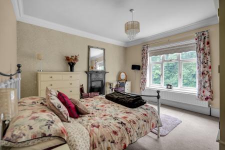 5 bedroom Semi-detached house for sale in Fords Avenue, Healing, DN41