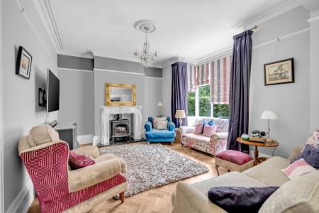 5 bedroom Semi-detached house for sale in Fords Avenue, Healing, DN41