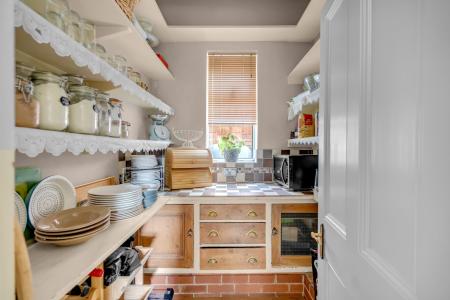 5 bedroom Semi-detached house for sale in Fords Avenue, Healing, DN41