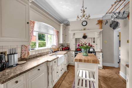 5 bedroom Semi-detached house for sale in Fords Avenue, Healing, DN41