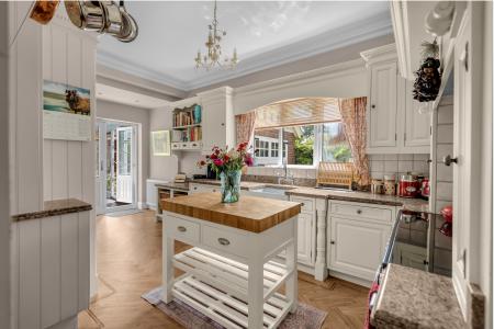 5 bedroom Semi-detached house for sale in Fords Avenue, Healing, DN41