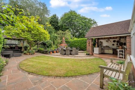 5 bedroom Semi-detached house for sale in Fords Avenue, Healing, DN41