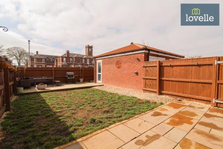 3 bedroom Semi-detached house for sale in Gervase Holles Way, Grimsby, DN33